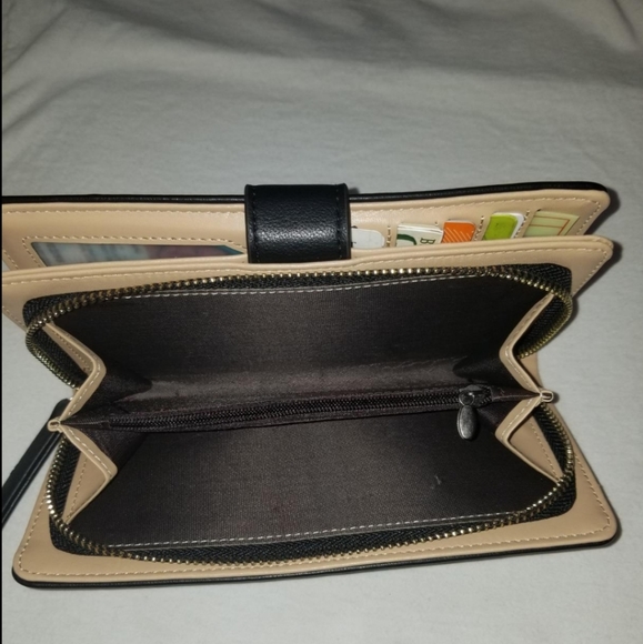 🆕 Black~ Elegant Leaf Buckle Wallet - Picture 7 of 8